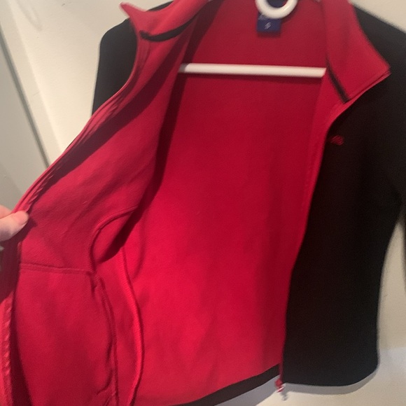 Gorgeous Mountain Gear Full Zip Fleece Black with Red interior and trim SZ Small - Picture 5 of 8